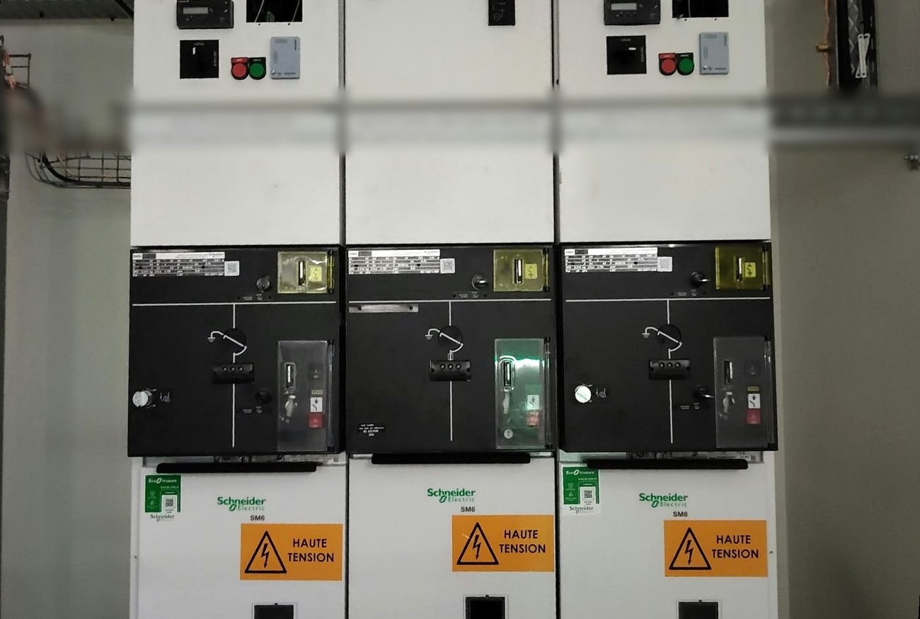 Cellules HTA Schneider SM6 d'un poste du Grand Paris Express